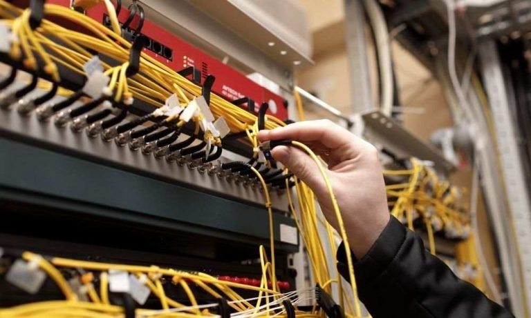 What is the Maximum Distance a Fiber Optic Cable can Transmit Data?